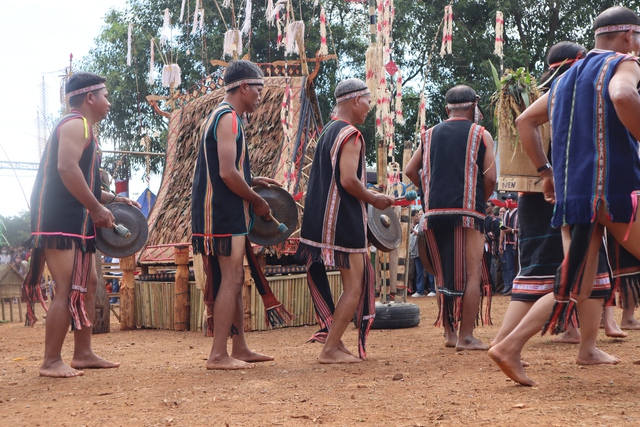 Chiêng, xoang và đua thuyền- Ảnh 3.