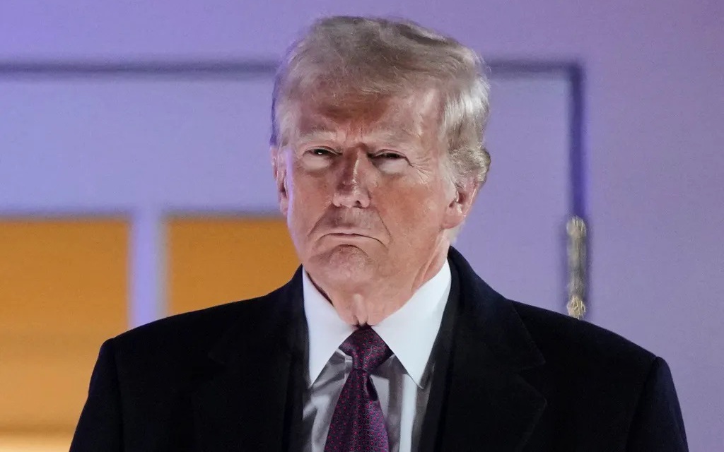 Lệnh ngừng bắn giữa Israel và Iran có hiệu lực, Tổng thống Trump và cả hai nước xác nhận- Ảnh 1. Iran tấn công căn cứ Mỹ ở Qatar: Tổng thống Trump tiết lộ động thái của Iran