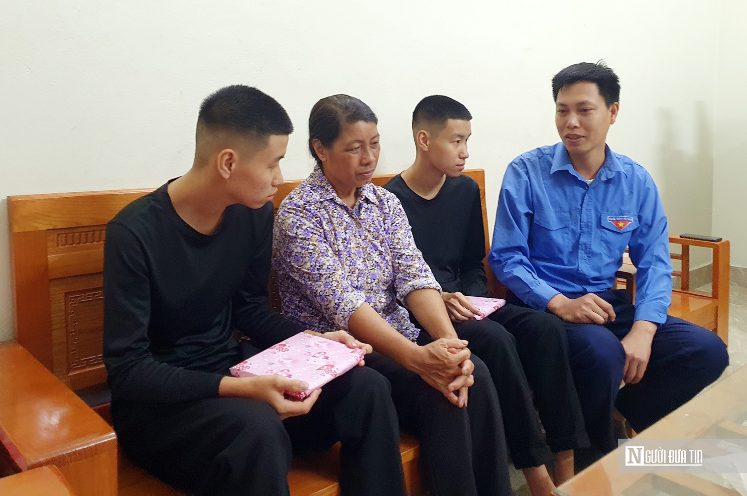 cap-song-sinh-nha-ngu2 Quân sự - Hải Phòng: Cặp song sinh tình nguyện nhập ngũ vì yêu màu áo lính