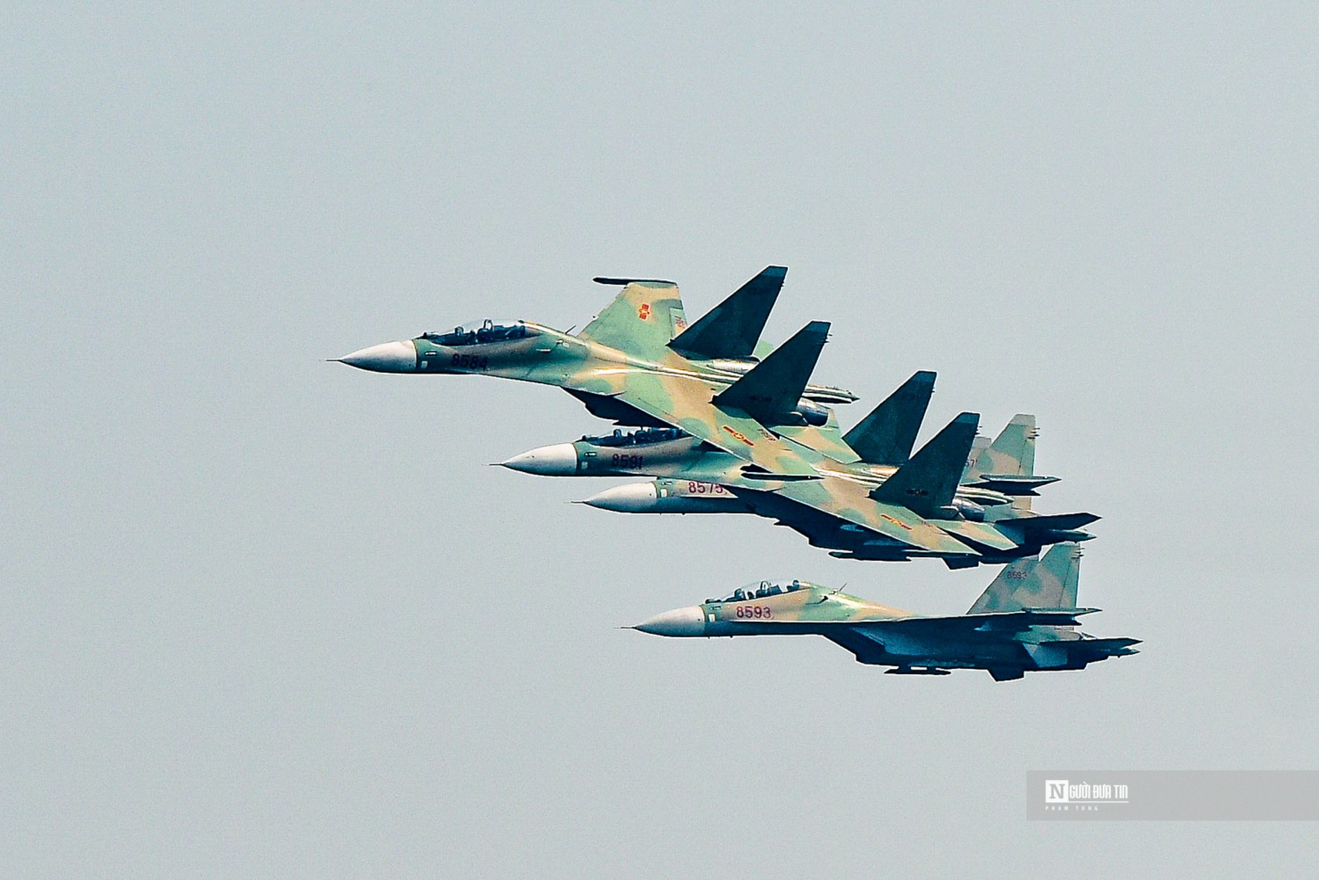 su8 Quân sự - Hà Nội: Bất ngờ siêu cơ Su-30MK2 bay lượn trên bầu trời